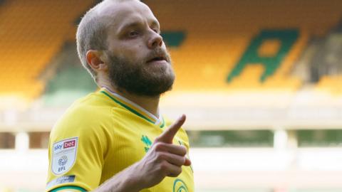 Teemu Pukki celebrates