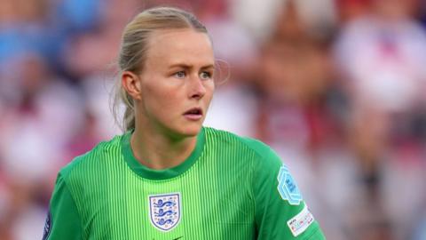 Hannah Hampton of England against the Netherlands`