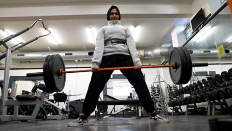 Tahirah Ali powerlifting