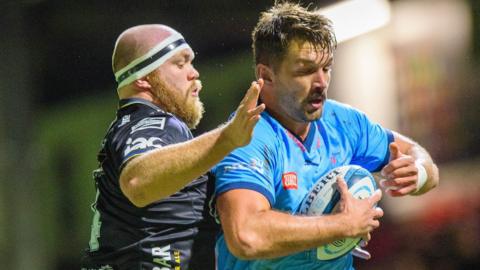 Ruan Vermaak (R) of Vodacom Bulls wins line-out ball from Joe Davies of Dragons