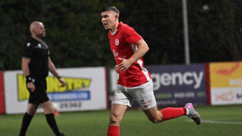 Paul O'Neill celebrates