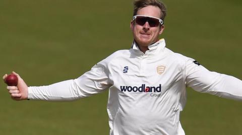 Simon Harmer bowling