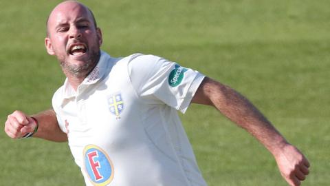 Chris Rushworth has joined Warwickshire after leaving Durham.