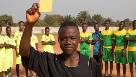 Isaac holds up Howard Webb's yellow card