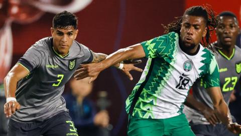 Piero Hincapie of Ecuador and Alex Iwobi of Nigeria battle for the ball