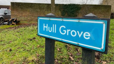 Hull Grove street sign