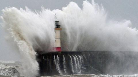 Storm hitting coast