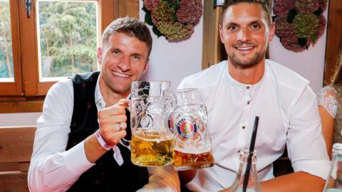 Thomas Muller, Sven Ulreich