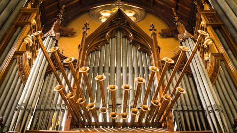 Pipe organ