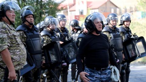 Members of Kyrgyz state security forces take part in a raid to detain former President Almazbek Atambayev