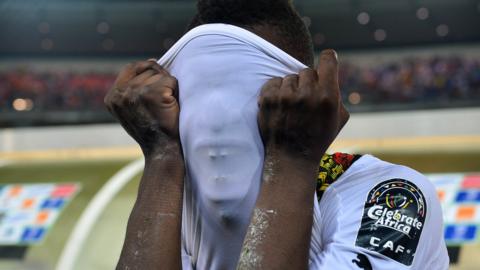 Afriyie Acquah screams into his shirt in frustration after Ghana lost the 2015 Africa Cup of Nations final on penalties