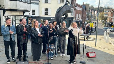Ella Henderson and buskers