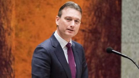 Dutch Minister of Foreign Affairs Halbe Zijlstra (R) and Dutch prime minister Mark Rutte (L) after Zijlstra announced his resignation in the Dutch parliament De Tweede Kamer in The Hague, Netherlands, on 13 February 2018.