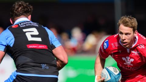 Scarlets' Liam Williams attacks as Kirby Myhill closes in for Cardiff