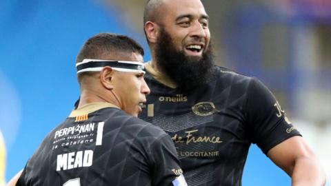 Catalans Dragons celebrate a David Mead try