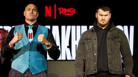 Tyson Fury and Arslanbek Makhmudov pose for cameras