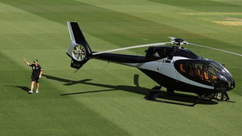 David Warner arriving at Sydney Cricket Ground via helicopter