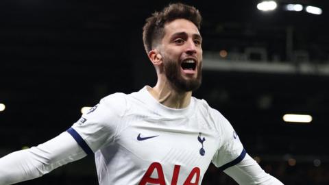 Rodrigo Bentancur of Tottenham Hotspur celebrates after scoring the second equalising goal for his team (2-2) during the Premier League match between Manchester United and Tottenham Hotspur at Old Trafford on January 14, 2024 in Manchester, England