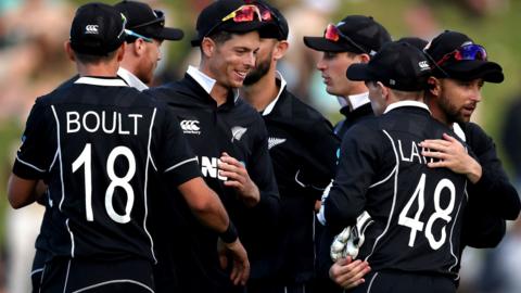 New Zealand celebrate a wicket