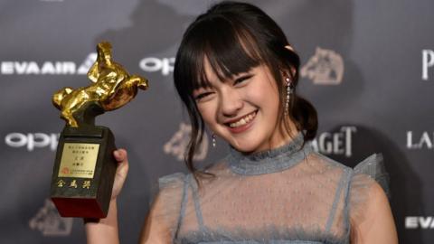 Taiwanese actress Vicky Chen poses after winning the Best Supporting Actress award for the film 'The Bold, the Corrupt, and the Beautiful', at Taiwan's 54th Golden Horse film awards, dubbed the Chinese 'Oscars', in Taipei on November 25, 2017