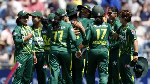 Pakistan celebrate a wicket