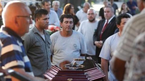The coffin of Diego Angelini, one of the five Argentine citizens who were killed in the truck attack in New York on October 31, arrives at the Dissidents Cemetery in Rosario, Argentina November 6, 2017.