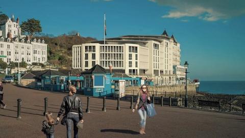 Pafiliwn pier Llandudno