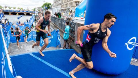 Connor Bentley of Team GB mixed relay team competes in Hamburg 2023