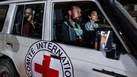 ICRC transporting released hostage Ron Krivoi out of Gaza (26/11/23)