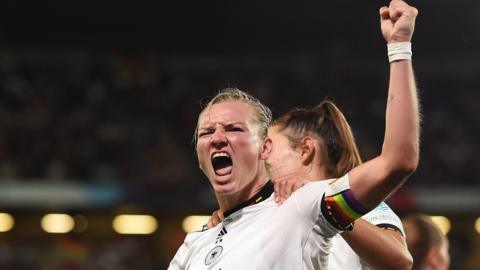Alexandra Popp celebrates