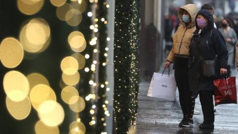 shoppers in glasgow