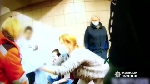 People help a woman giving birth in the Kyiv metro