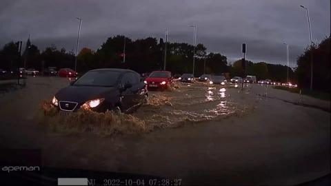 Flooding on Oxford roundabout