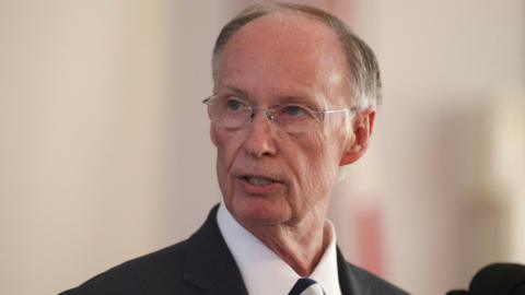 Alabama Governor Robert Bentley announces his resignation