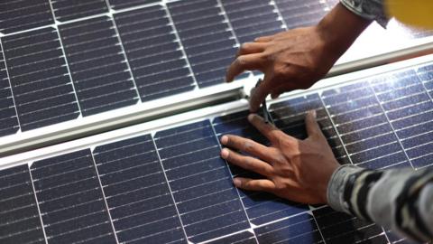 Solar panel fitter