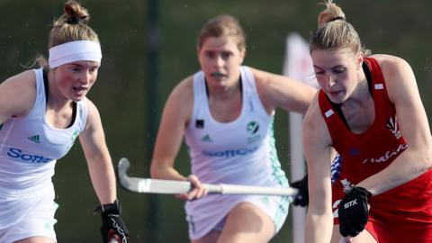 Irish pair Naomi Carroll and Lily Owsley close down GB's Lily Owsley
