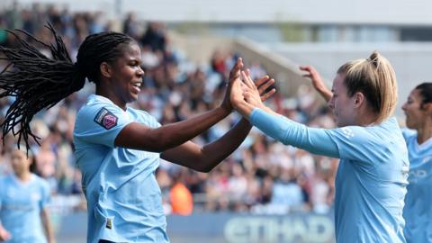 Lauren Hemp and Khadija Shaw of Manchester City celebrate