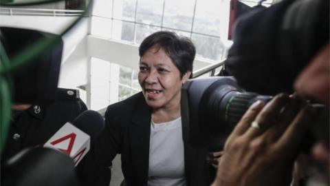 Australian Maria Elvira Pinto Exposto (C) leaves the high court in Shah Alam, near Kuala Lumpur, Malaysia, 27 December 2017.