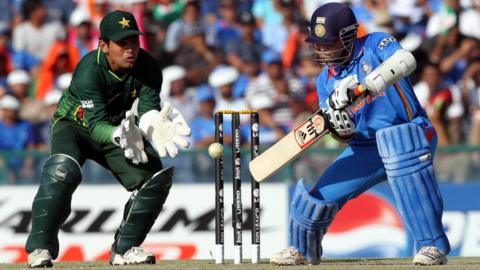 India face Pakistan in the 2011 World Cup semi-final