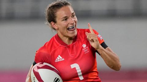 Jasmine Joyce of GB scores in the Sevens quarter-final against USA at the 2020 Olympic Games.