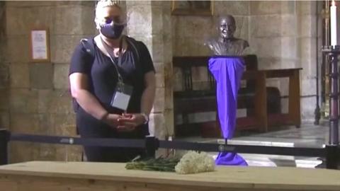 The Nobel Peace Prize winner's body will lie in state in a simple coffin for two days.