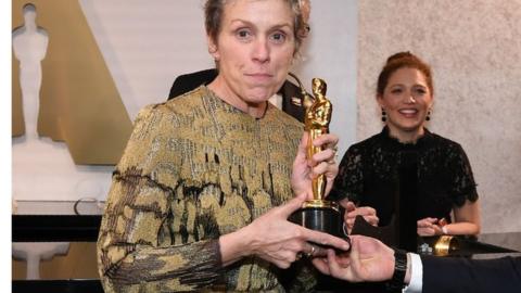 Frances McDormand with her Oscar at the Governor's Ball