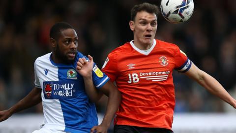 Kal Naismith of Luton Town battles with Deyovaisio Zeefuik of Blackburn Rovers