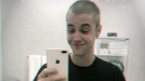 Justin Bieber taking a selfie after shaving his hair off