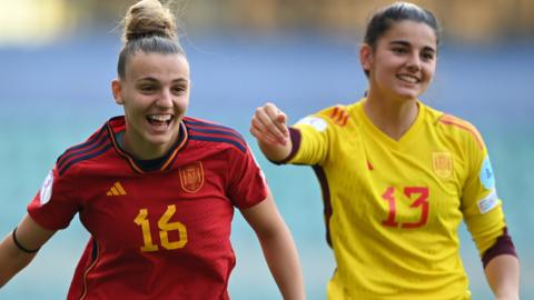 Spain Under-17s celebrate