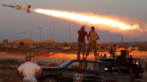 Libyan forces battle IS