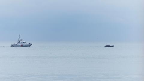 A rescue ship and migrant boat off the coast of Saint-Étienne-au-Mont