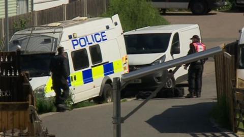 Police vans at Abingdon Road