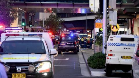 Police at scene of Westfield Bondi Junction shopping centre attack on 13 April 2024