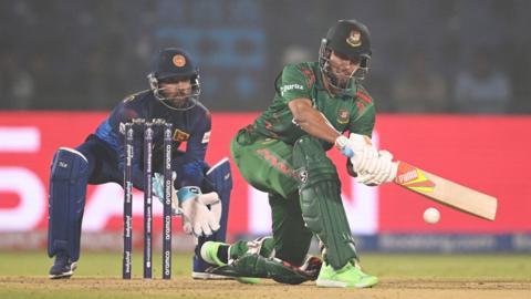 Sri Lanka wicketkeeper Kusal Mendis and Bangladesh batter Shakib Al Hasan